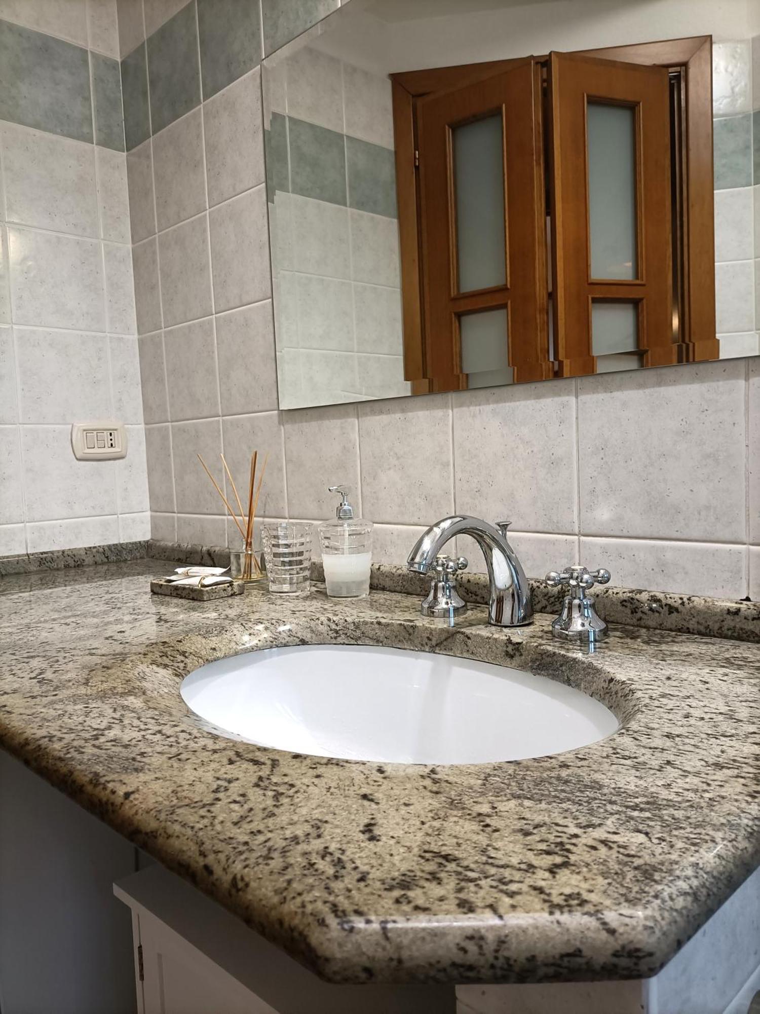 Bright Port View Apartment- Free Parking Cagliari Luaran gambar