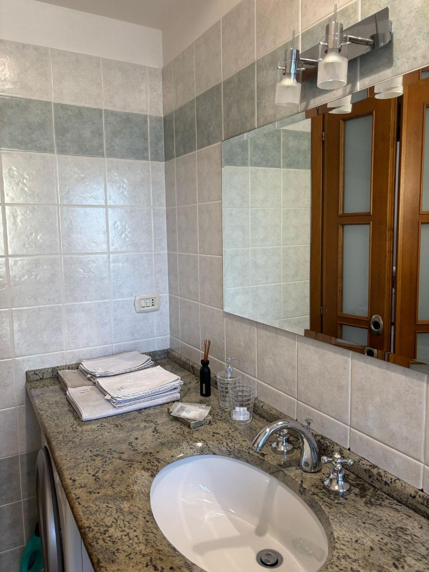Bright Port View Apartment- Free Parking Cagliari Luaran gambar